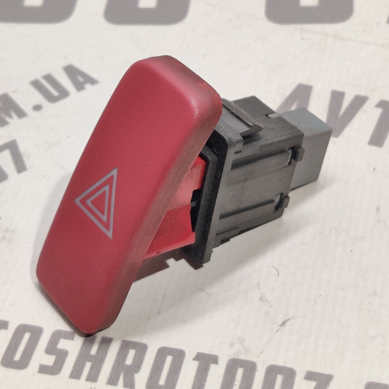 Кнопка аварійки Toyota Auris (06-12) 1.6 бензин 8433202131