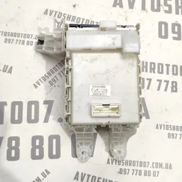 Блок запобіжників Toyota Auris (06-12) 1.6 Бенз 8273002150a фото 3