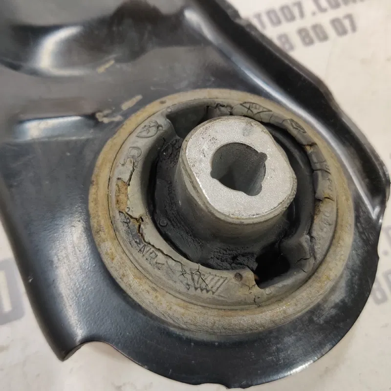 Ричаг Renault Grand Scenic 3 09-16 1.6d правий OEM 45000399r