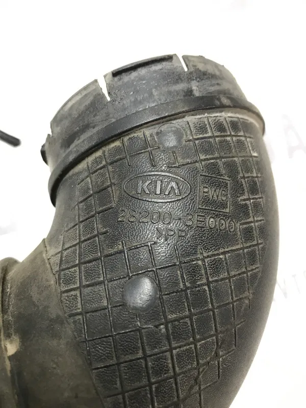 Патрубок повітряний Kia Sorento (02-09) 2.5 D4CB 282003e000