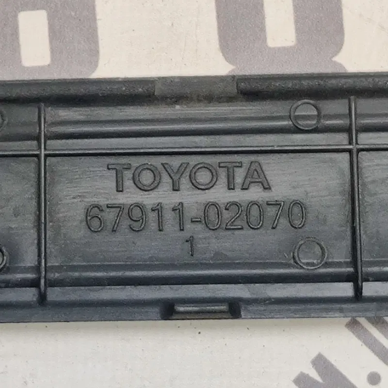 Накладка порога Toyota Auris 07-12 1.6 Бензин передня права