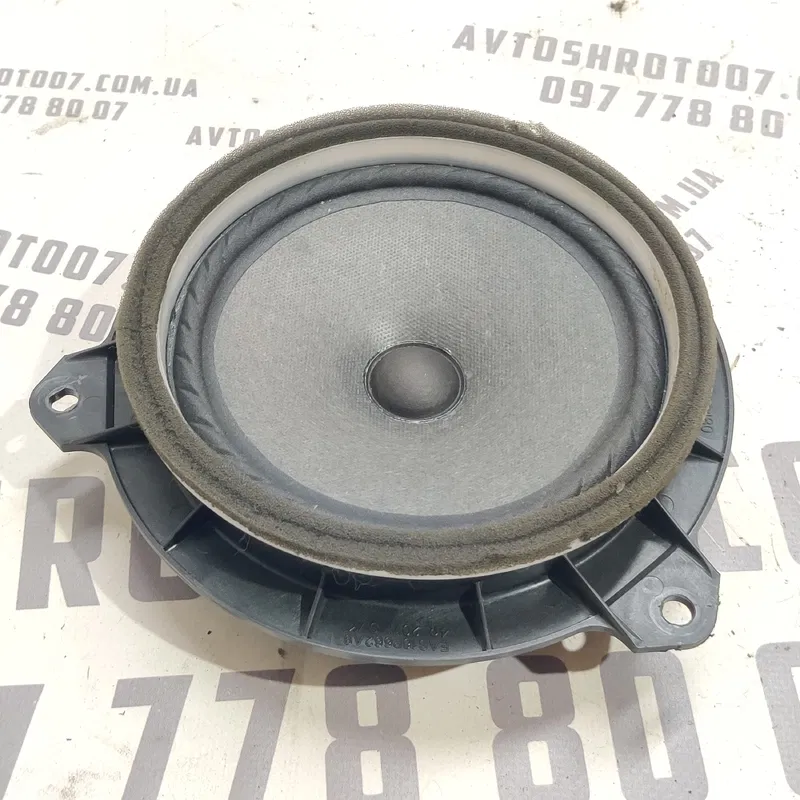 Динаміки Toyota Auris 06-12 1.6 Бенз передні OEM 861600d180