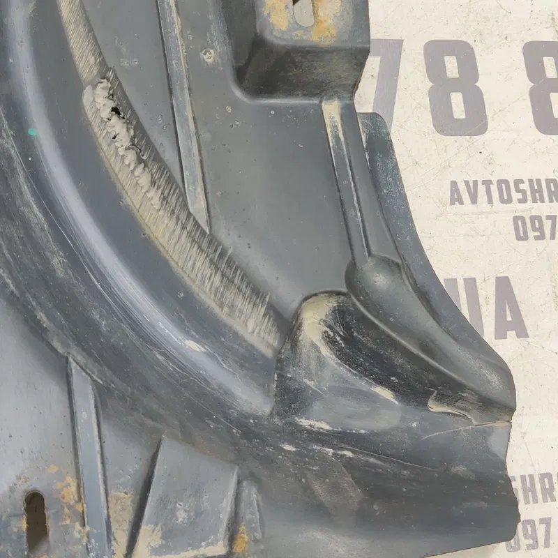 Накладка Volvo V50 04-12 2.0D задня права нижня OEM 30714863