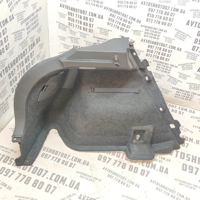 Пластик багажника Toyota Auris 06-12 1.6 лів OEM 6473402040