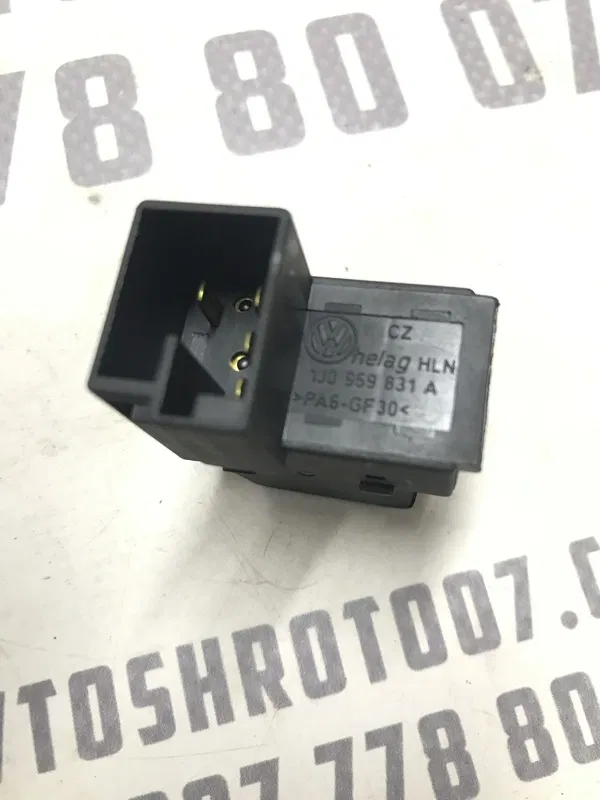 Кнопка багажника VW Passat B5+ (00-05) 1.9 Дизель ліва перед
