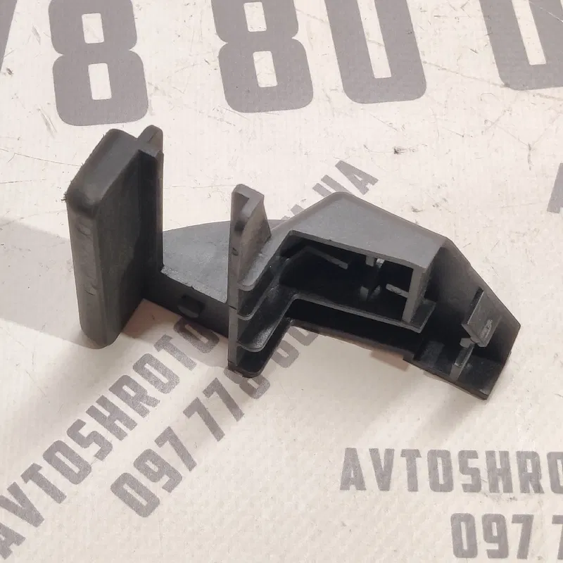 Кронштейн Volvo V50 (04-12) 2.0 Diesel OEM 30672893
