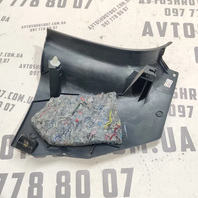 Накладка салону Toyota Auris (06-12) 1.6 Бензин передня ліва