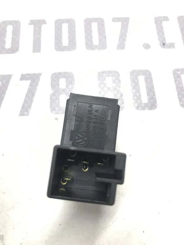 Кнопка багажника VW Passat B5+ (00-05) 1.9 Дизель ліва перед