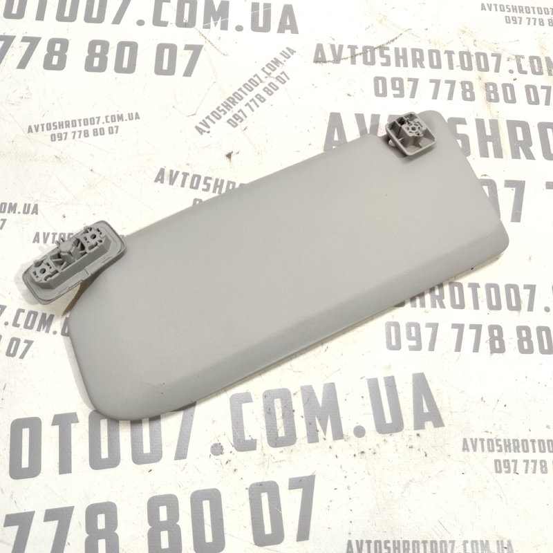 Сонцезахисник Volvo V50 (04-12) 2.0D правий OEM 30740082