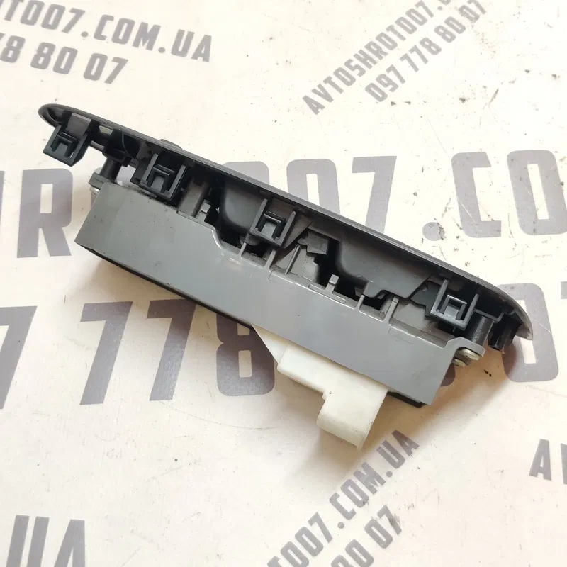 Блок склопідйомників Toyota Auris 06-12 1.6B ліва 7423202550