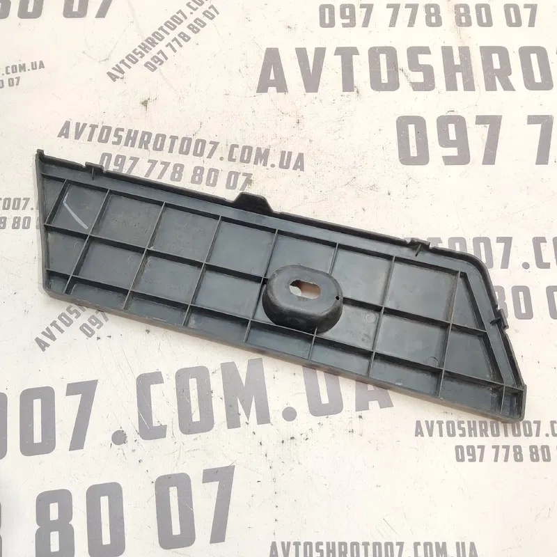Накладка зовнішня Toyota Auris 06-12 1.6 Бенз OEM 5844102010