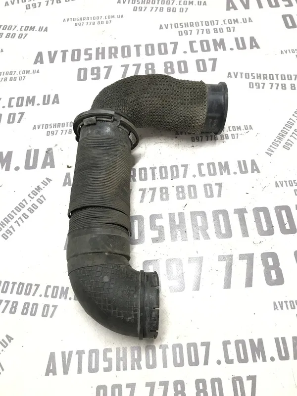 Патрубок повітряний Kia Sorento (02-09) 2.5 D4CB 282003e000