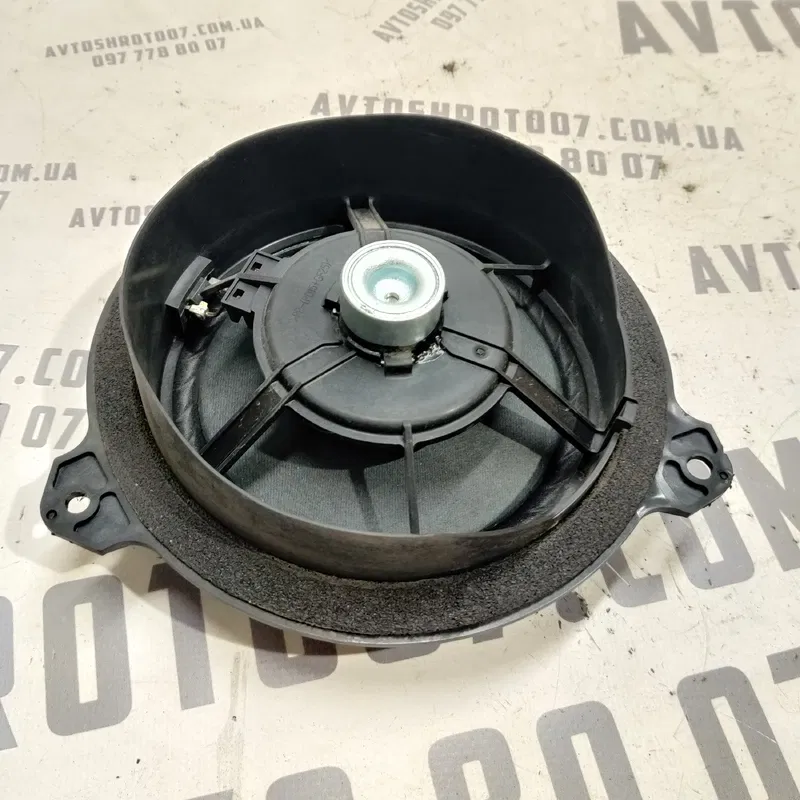 Динаміки Toyota Auris 06-12 1.6 Бенз передні OEM 861600d180