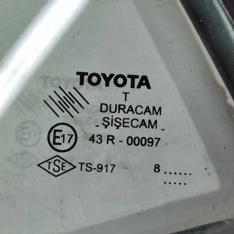 Скло дверей Toyota Auris (06-12) 1.6 Бензин заднє ліве