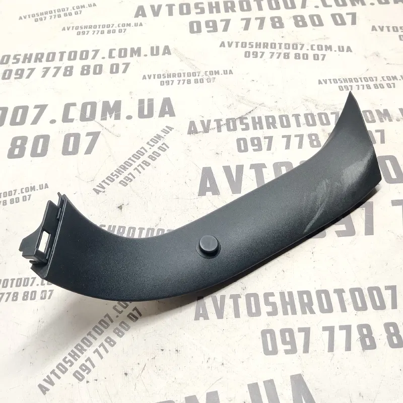 Пластик баг. Toyota Auris (06-12) 1.6 пр.в. OEM 6793702030