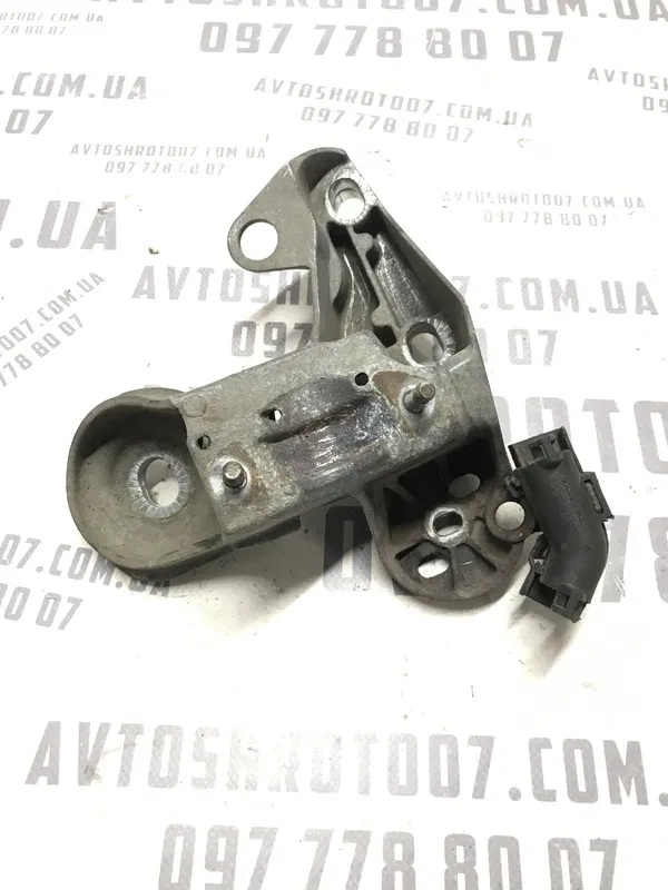 Кронштейн двигуна Passat B5+ (00-05) 1.9 TDI OEM 8e0199352d
