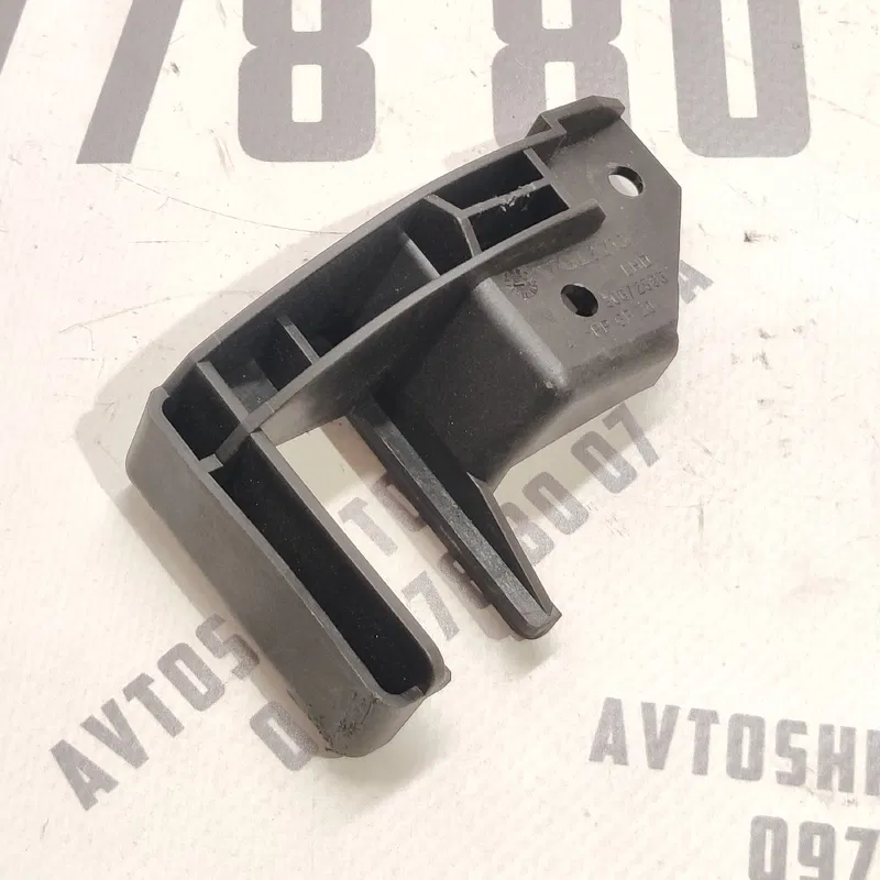 Кронштейн Volvo V50 (04-12) 2.0 Diesel OEM 30672893