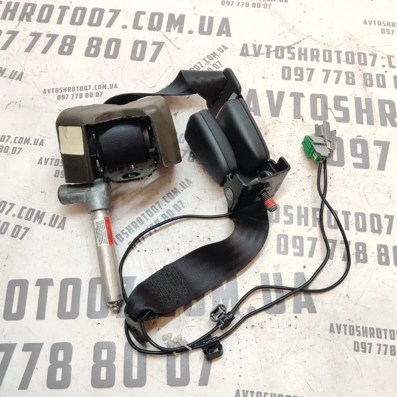 Ремінь безпеки Volvo V50 (04-12) 2.0 Diesel задній правий