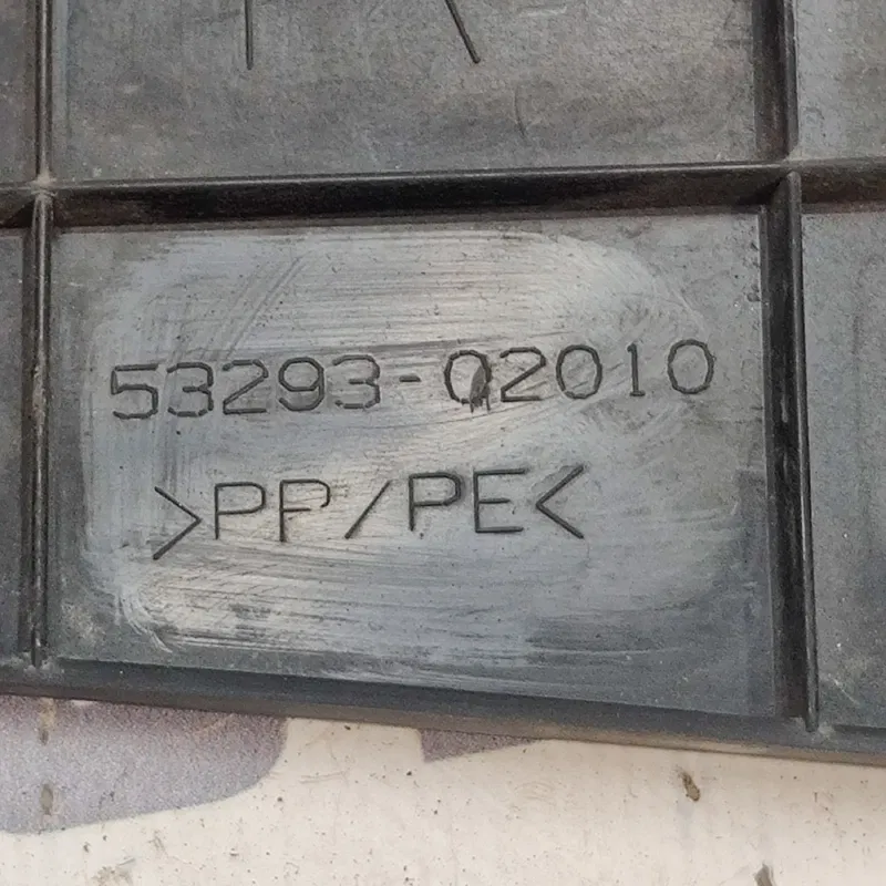 Накладка Toyota Auris (06-12) 1.6 Бенз права OEM 5329302010
