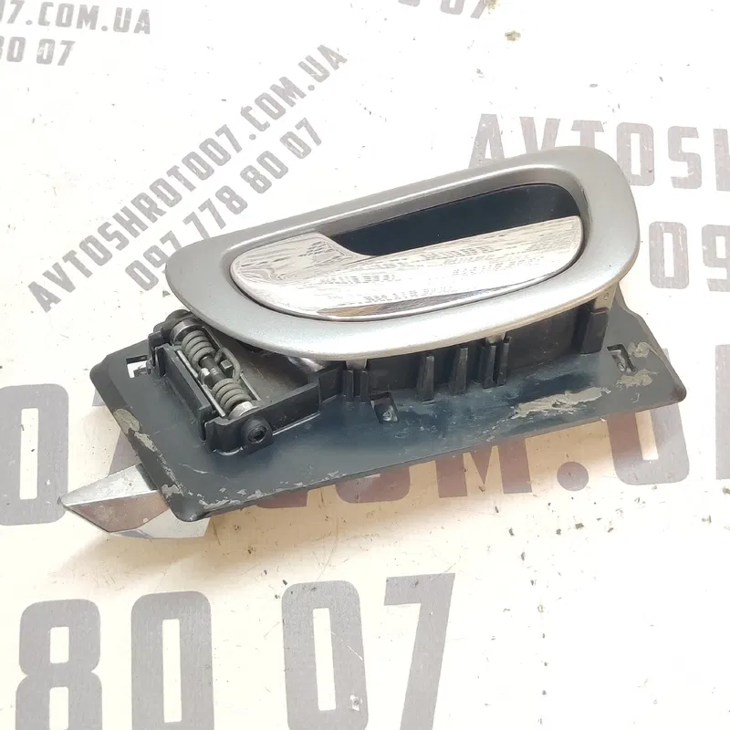 Ручка внутр. Peugeot 307 01-08 1.4 пер. ліва OEM 9634768677