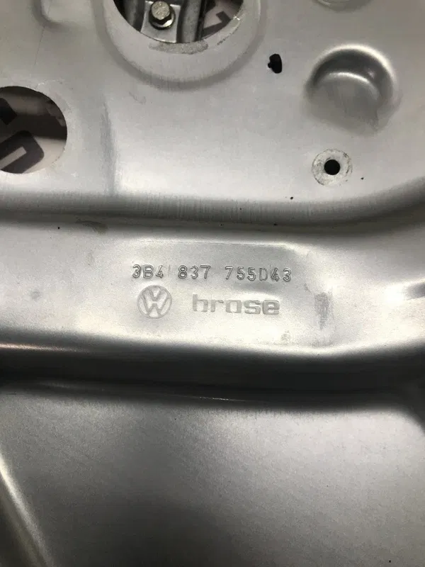 Склопідіймач VW Passat B5 00-05 1.9D п.лів. OEM 3b4837755d43