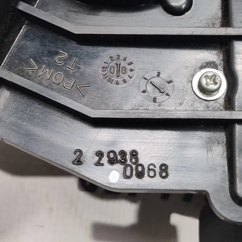 Замок багажника Toyota Auris (06-12) 1.6 1ZRFE Бензин задній