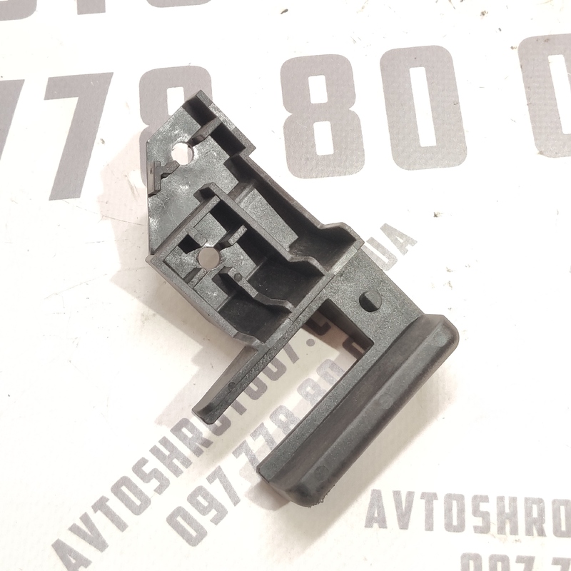 Кронштейн Volvo V50 (04-12) 2.0 Diesel OEM 30672893
