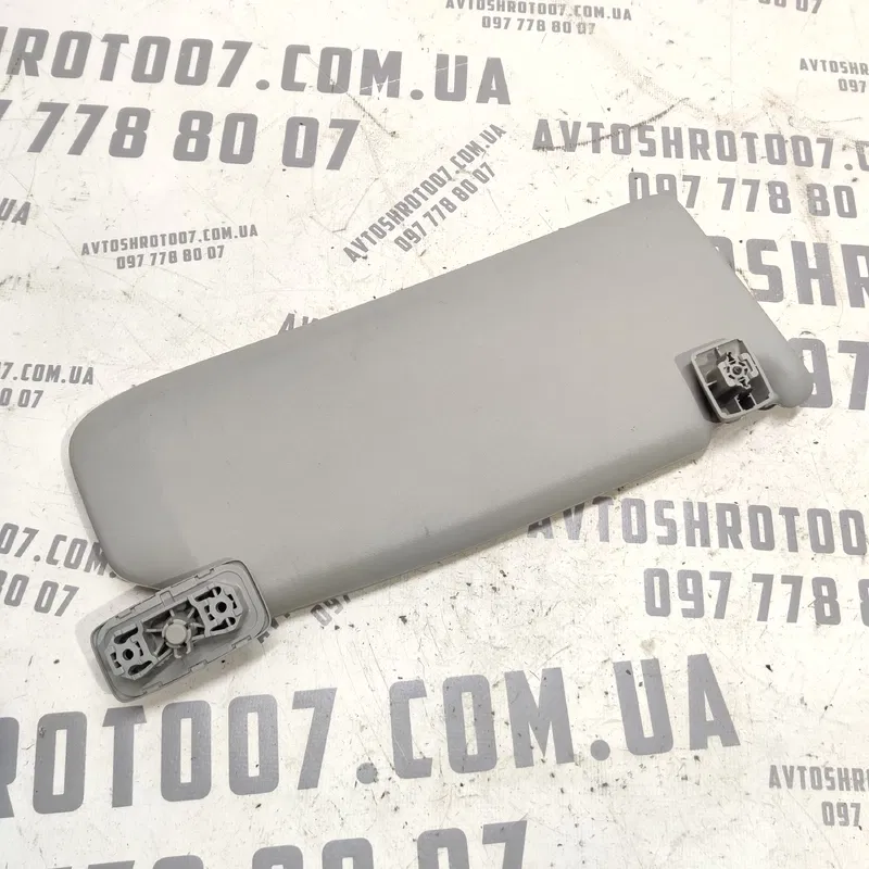 Сонцезахисник Volvo V50 (04-12) 2.0D лівий OEM 30676438