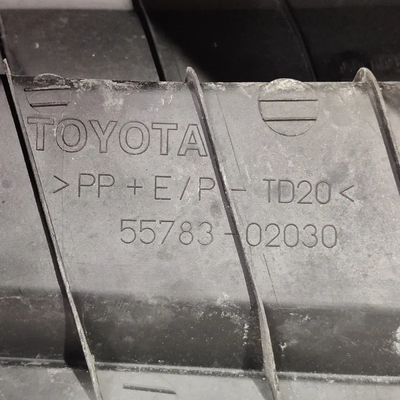 Жабо Toyota Auris (06-12) 1.6 Бензин переднє OEM 5578102160