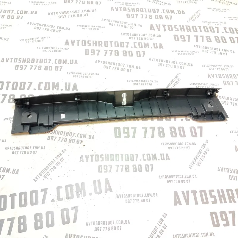 Пластик багажника Toyota Auris (06-12) 1.6 Бензин задній