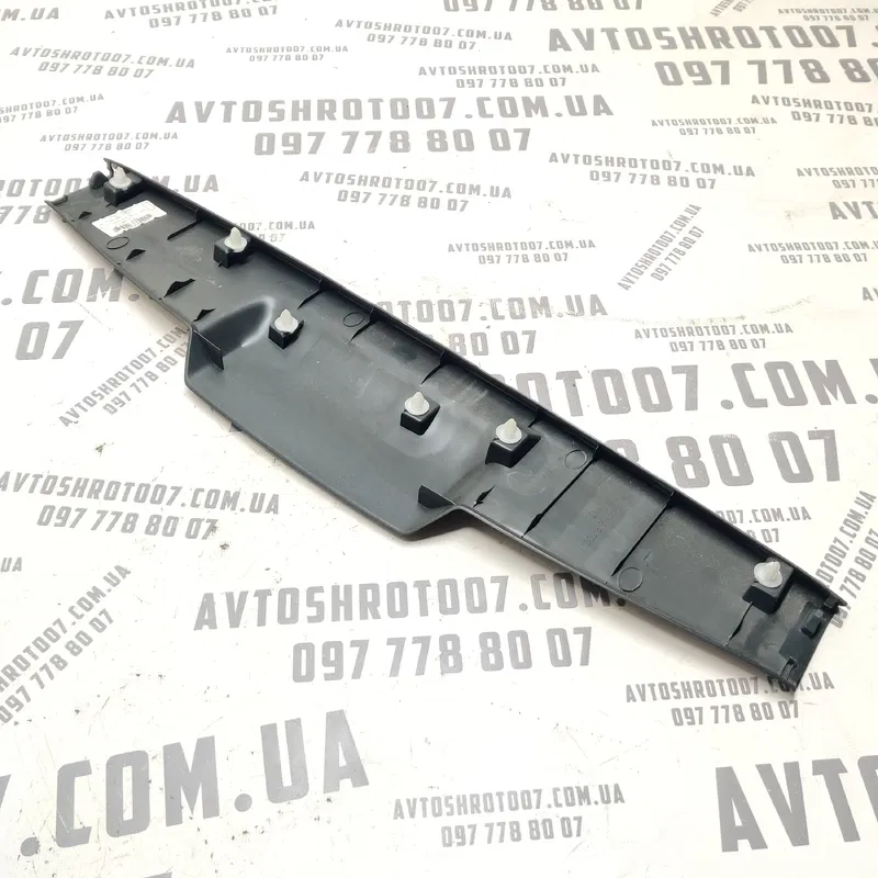 Пластик багажника Toyota Auris 06-12 1.6 верх OEM 6479002030