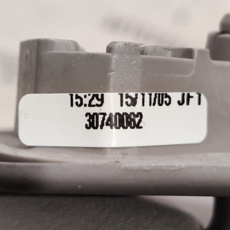 Сонцезахисник Volvo V50 (04-12) 2.0D правий OEM 30740082
