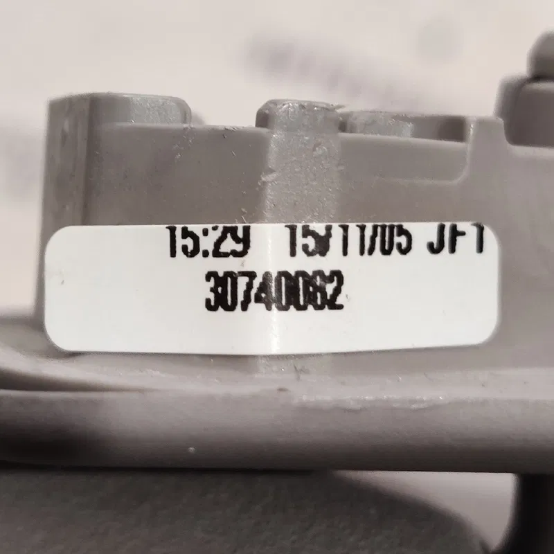 Сонцезахисник Volvo V50 (04-12) 2.0D правий OEM 30740082