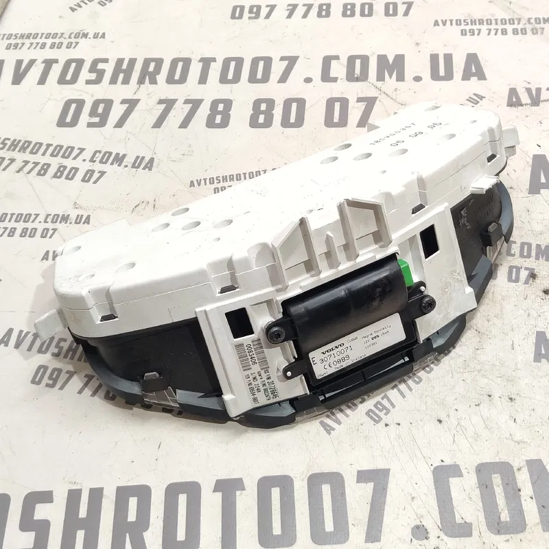 Панель приладів Volvo V50 (04-12) 2.0 Дизель OEM 30728645