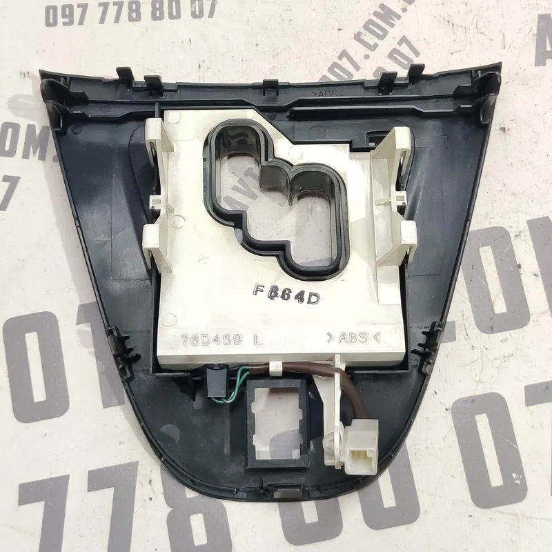 Накладка салону Toyota Auris (06-12) 1.6 1ZRFE Бензин