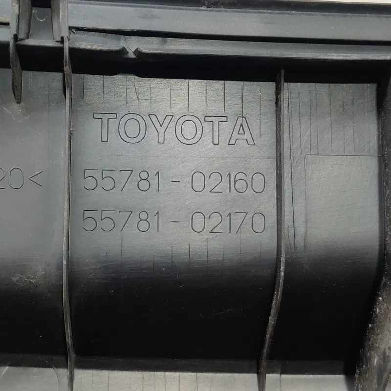 Жабо Toyota Auris (06-12) 1.6 Бензин переднє OEM 5578102160