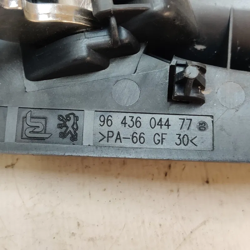 Ручка внутр. Peugeot 307 (01-08) 1.4 Benz пр. OEM 9643604477