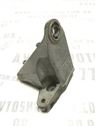 Кронштейн двигуна VW Passat B5+ (00-05) 1.9D OEM 8D0399114AH