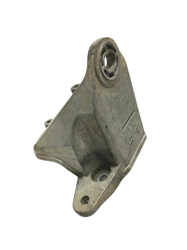 Кронштейн двигуна VW Passat B5+ (00-05) 1.9D OEM 8D0399114AH