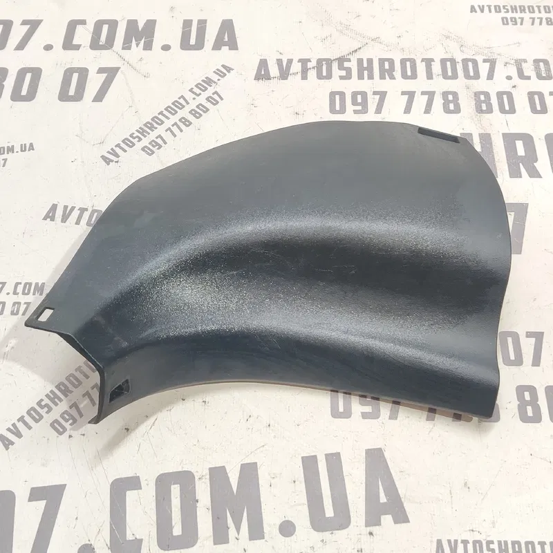 Накладка салону Toyota Auris (06-12) 1.6 Бенз передня права