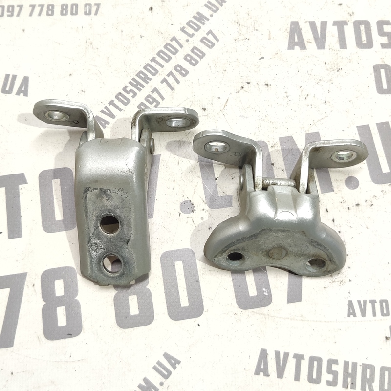 Дверна завіса Toyota Auris (06-12) 1.6 Бензин передня права