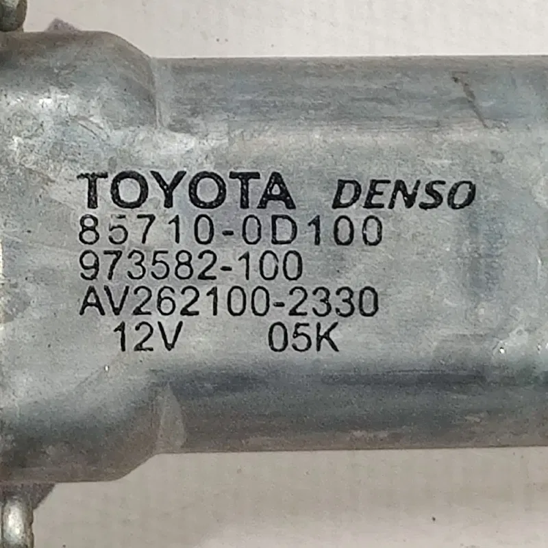 Мотор склопідіймача Toyota Auris 06-12 1.6 пр OEM 857100d100