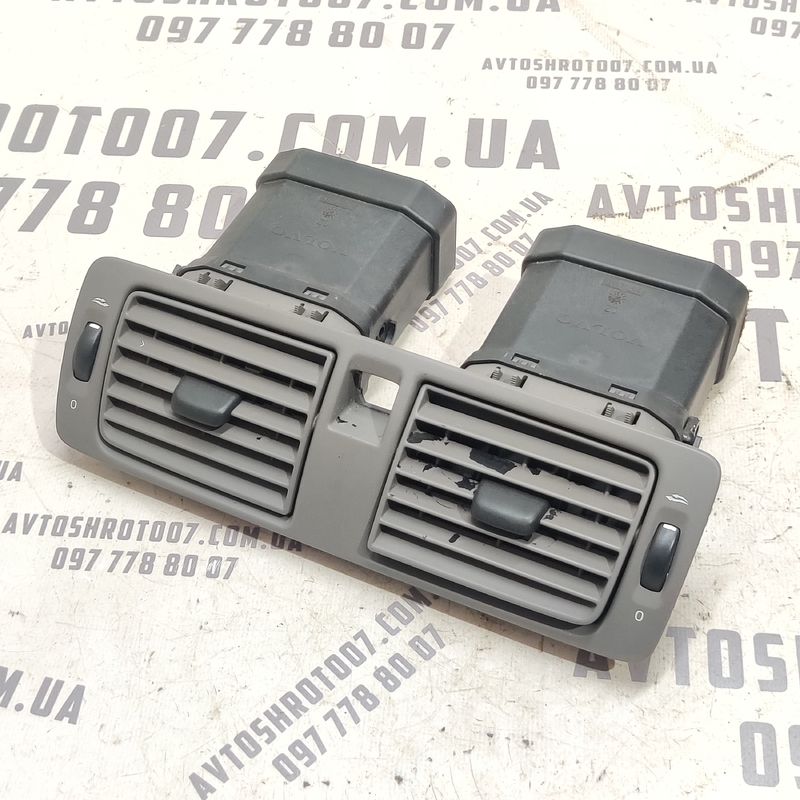 Дефлектор обдуву Volvo V50 (04-12) 2.0 Дизель OEM 30722778