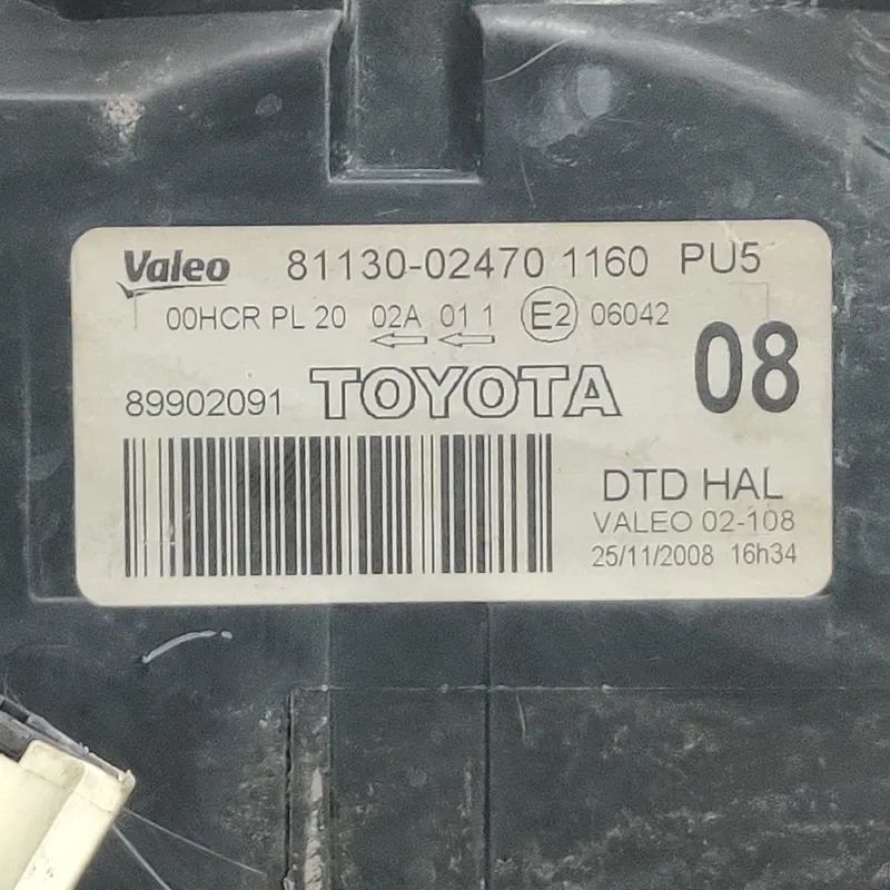Фара Toyota Auris (06-12) 1.6 передня права OEM 8113002470