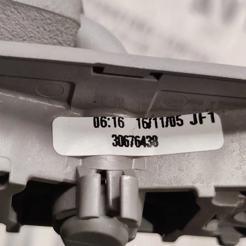 Сонцезахисник Volvo V50 (04-12) 2.0D лівий OEM 30676438