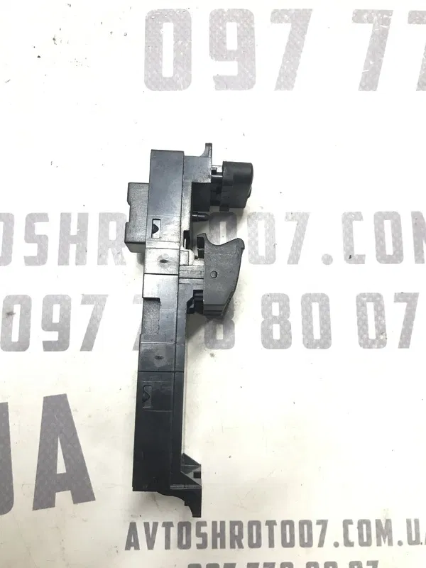Кнопка склопідіймача VW Passat B5+ 00-05 1.9 ліва 1J3959857B