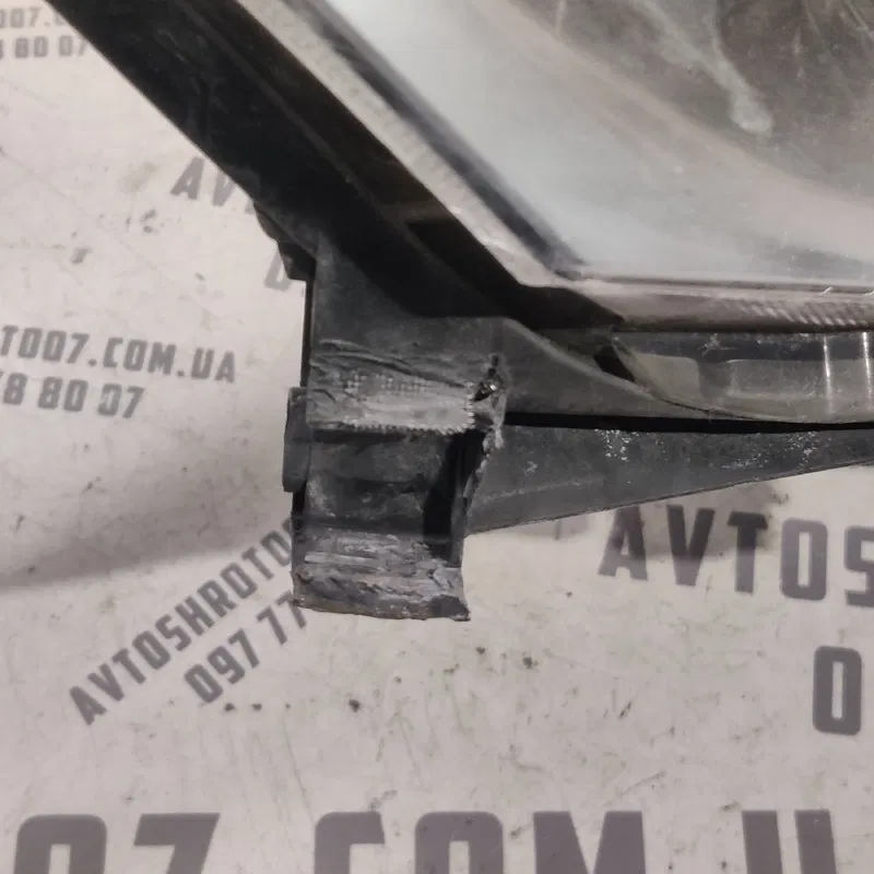 Фара Toyota Auris (06-12) 1.6 передня права OEM 8113002470
