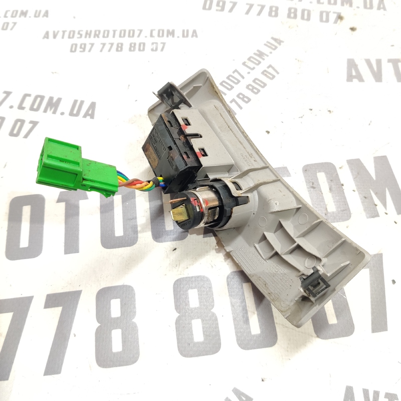 Накладка салону Volvo V50 (04-12) 2.0 Дизель OEM 8686026