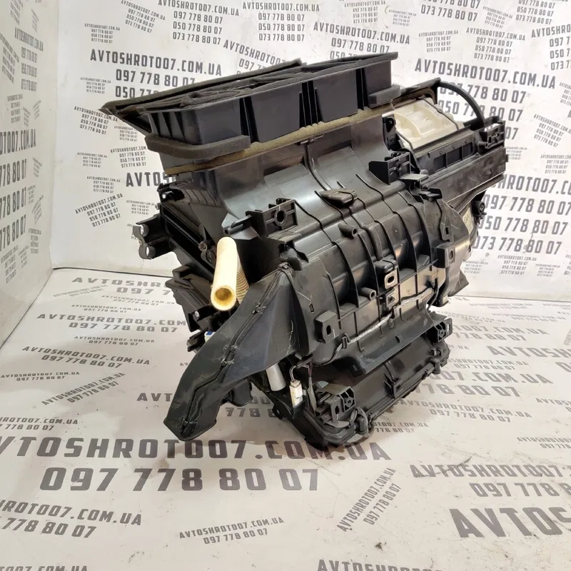 Корпус пічки Toyota Auris (06-12) 1.6 Бензин OEM 8701002c60