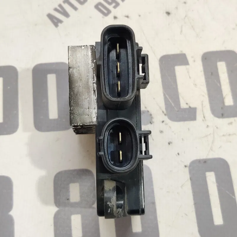 Блок вентилятора Toyota Auris 06-12 1.6 бенз OEM 8925712010